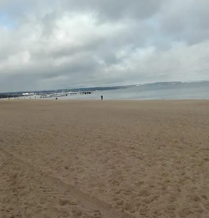 Anchor House Апартаменти