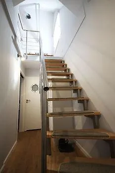 아파트 Anchor House *